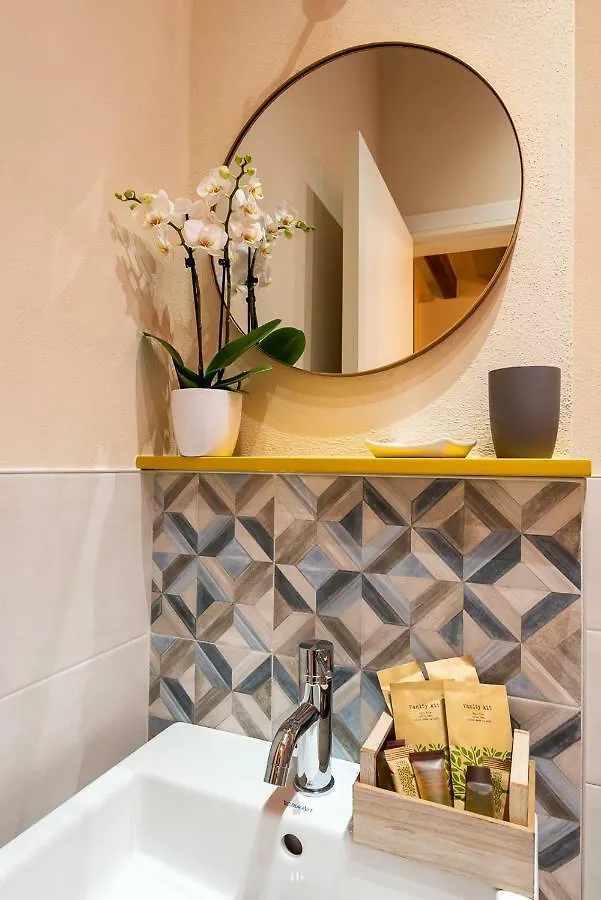 Dreamy Apartment Tre Corone Old Town Desenzano del Garda Italien